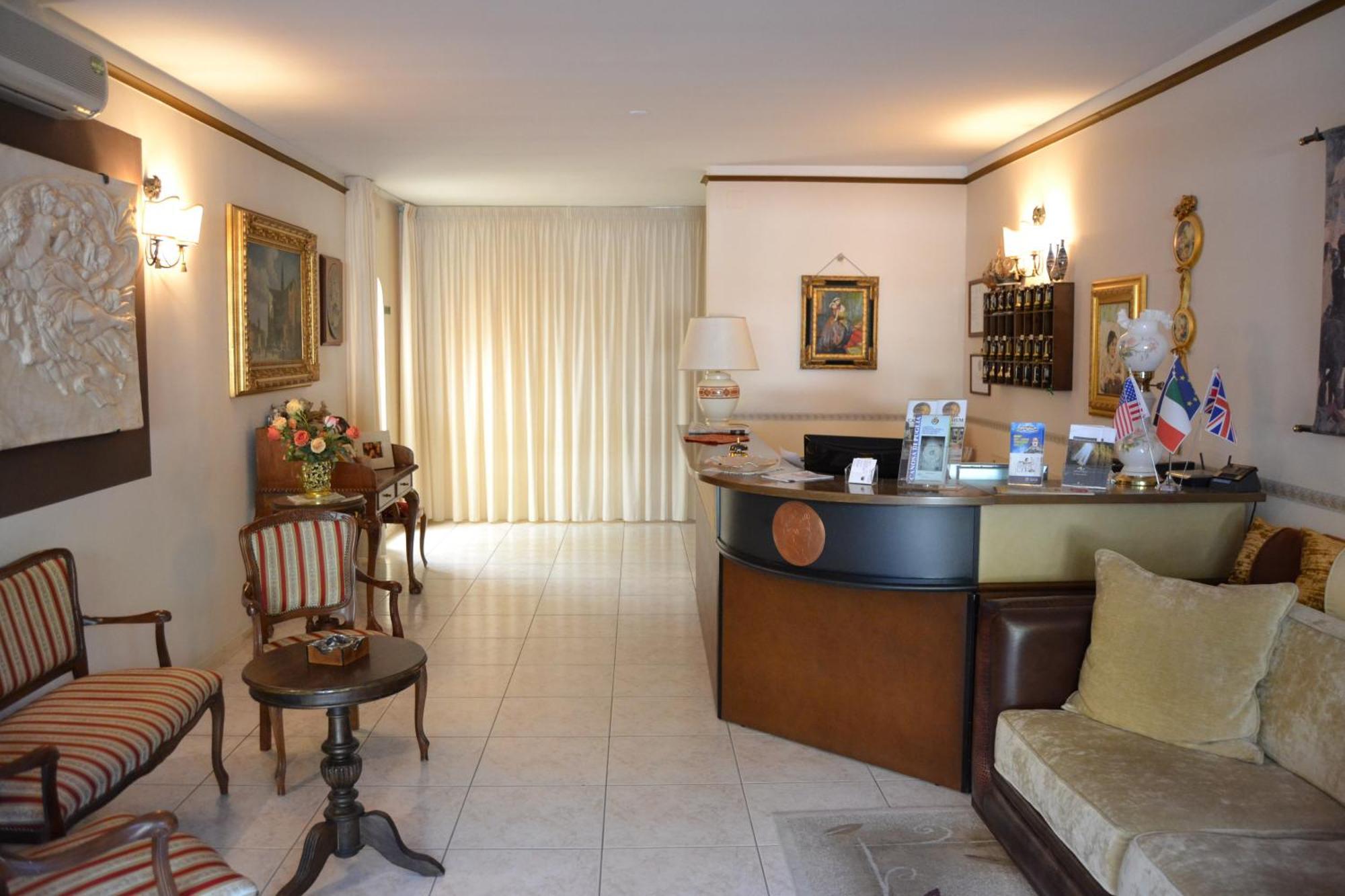 Hotel Canusium كانوسا دي بوليا المظهر الخارجي الصورة